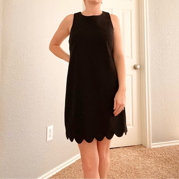 Monteau Dresses & Skirts - Monteau Black Scalloped Shift Dress